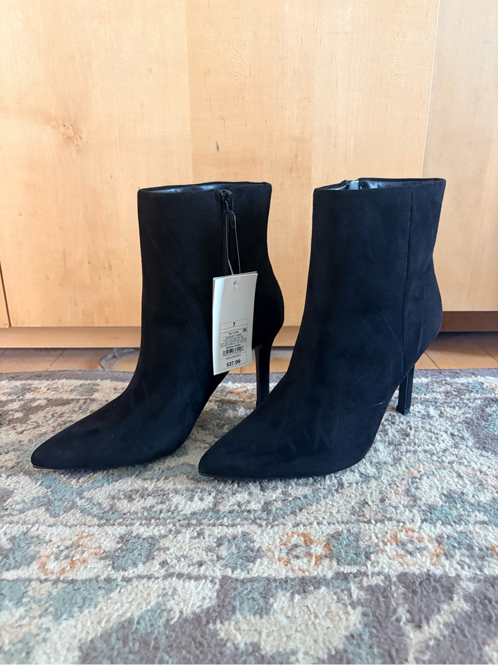Women's Suede Black Pointed-Toe Stiletto Ankle Booties size7 NWT